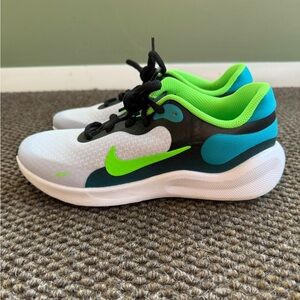 EUC Kids Nike Revolution 7 Sneakers size 4.5